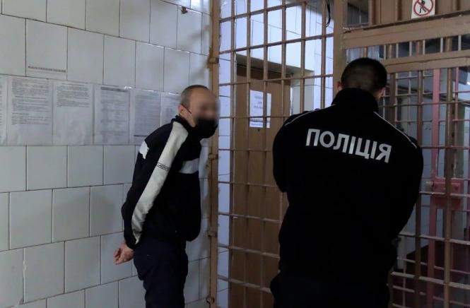 Новини Вінниці - фото з Бив та ґвалтував. 17-річна вінничанка звинувачує батька у сексуальному насильстві