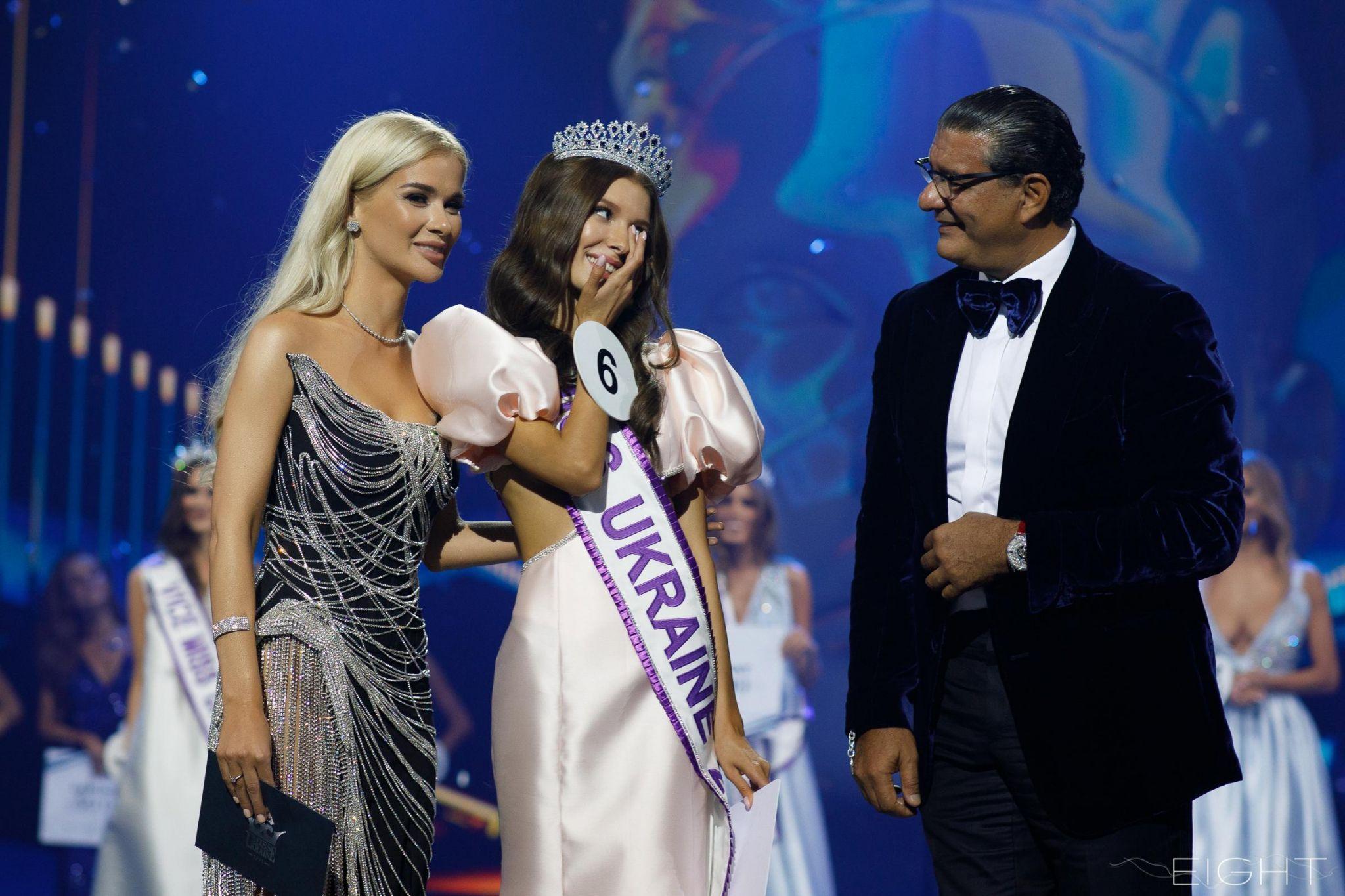 Новини Вінниці - фото з Тато банкір, коханий ІТ-шник. Переможниця «Міс Україна 2021» Олександра Яремчук розповіла про себе