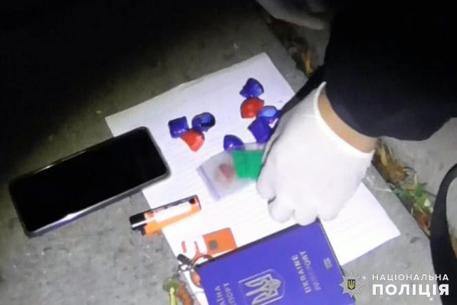 Новини Хмельницького - фото з З канабісом затримали 30-річного чоловіка. Він збував наркотики через “закладки”