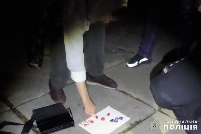 Новини Хмельницького - фото з З канабісом затримали 30-річного чоловіка. Він збував наркотики через “закладки”