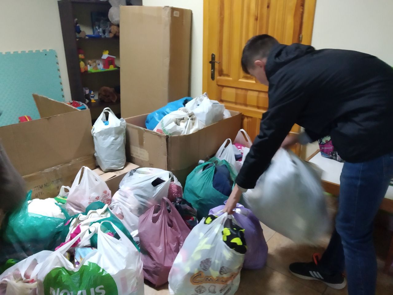 Новини Тернополя - фото з Зібрали цілий бус допомоги: як школярі підтримали нашу акцію для маляток із дитбудинку