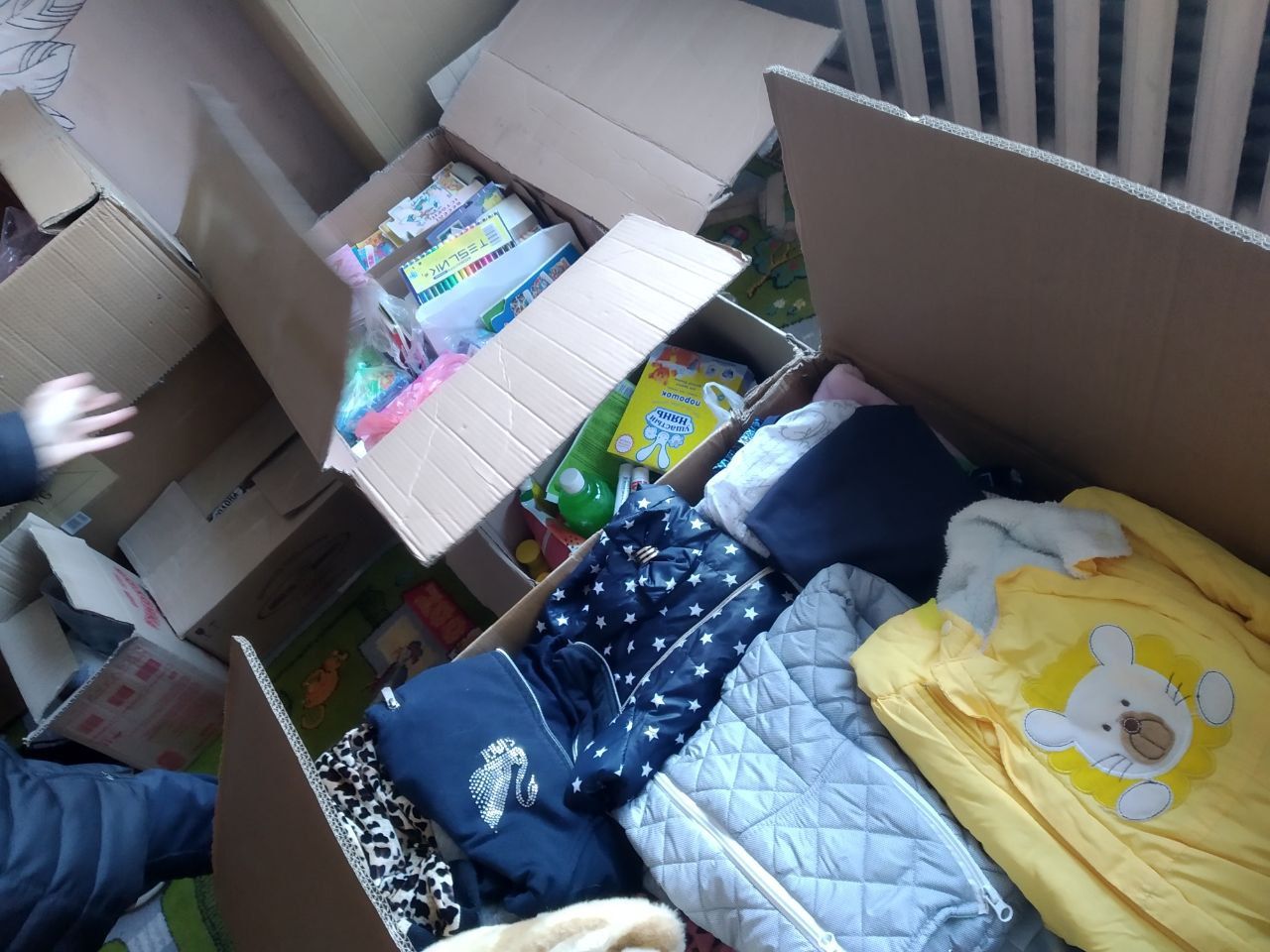 Новини Тернополя - фото з Зібрали цілий бус допомоги: як школярі підтримали нашу акцію для маляток із дитбудинку