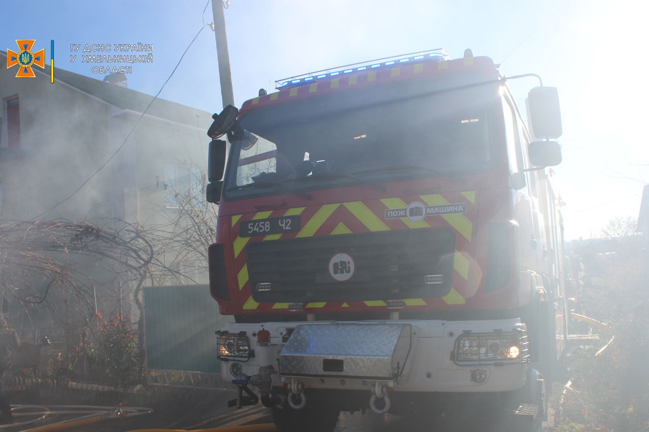Новини Хмельницького - фото з У Хмельницькому горів будинок. Є загиблий (ФОТО)