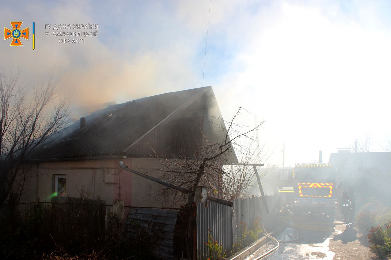 Новини Хмельницького - фото з У Хмельницькому горів будинок. Є загиблий (ФОТО)