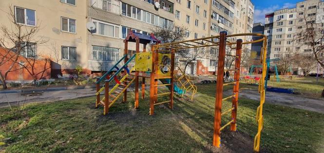 Новини Хмельницького - фото з У Хмельницькому відремонтували дитячі майданчики майже на 2 мільйони: де саме