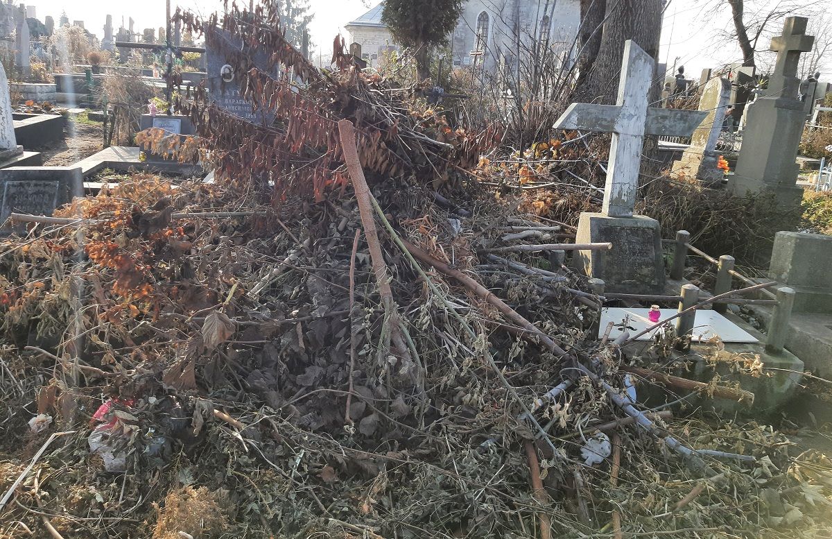 Новини Тернополя - фото з Совість є? Чому такий бардак на Микулинецькому цвинтарі