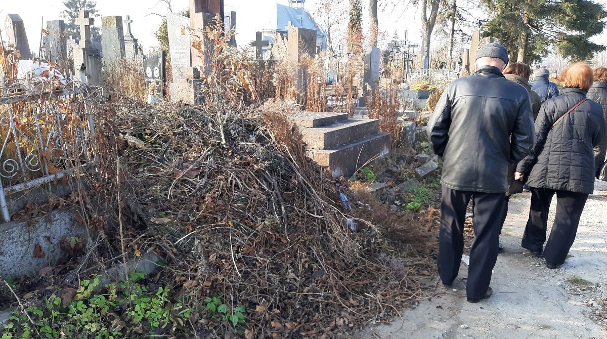 Новини Тернополя - фото з Совість є? Чому такий бардак на Микулинецькому цвинтарі