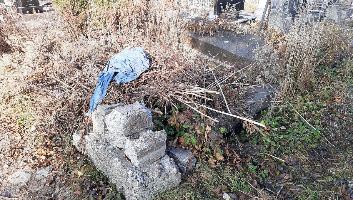 Новини Тернополя - фото з Совість є? Чому такий бардак на Микулинецькому цвинтарі