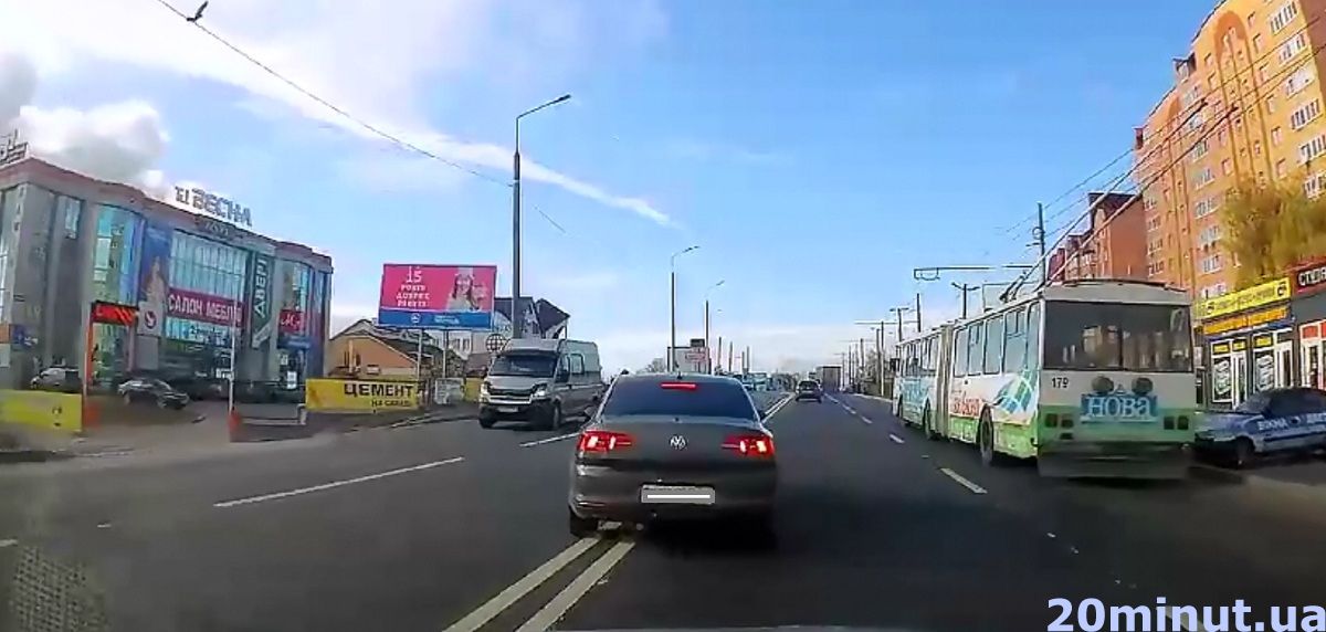 Новини Тернополя - фото з Надія на сніг або на фарбу: тернополяни нарікають на недолугу розмітку на «Дружбі». Коли все виправлять?