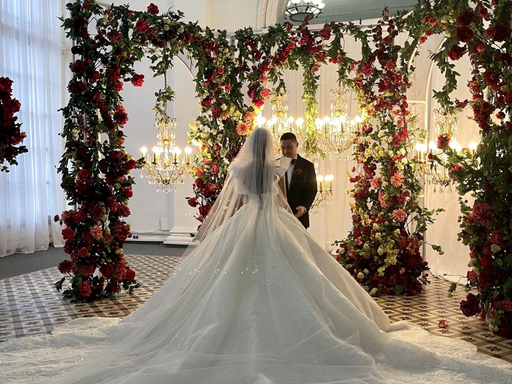 Новини Вінниці - фото з Попелюшка з Рахнів Лісових. Ведуча «Танців з зірками» Іванна Онофрійчук вийшла заміж за мільйонера