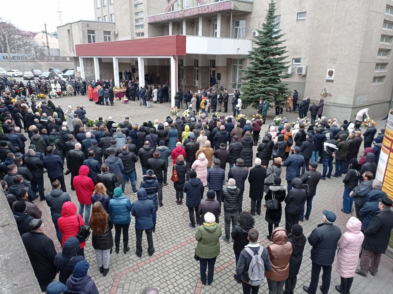 Новини Тернополя - фото з У Тернополі в останню путь проводжали ректора Петра Яснія (ФОТО)