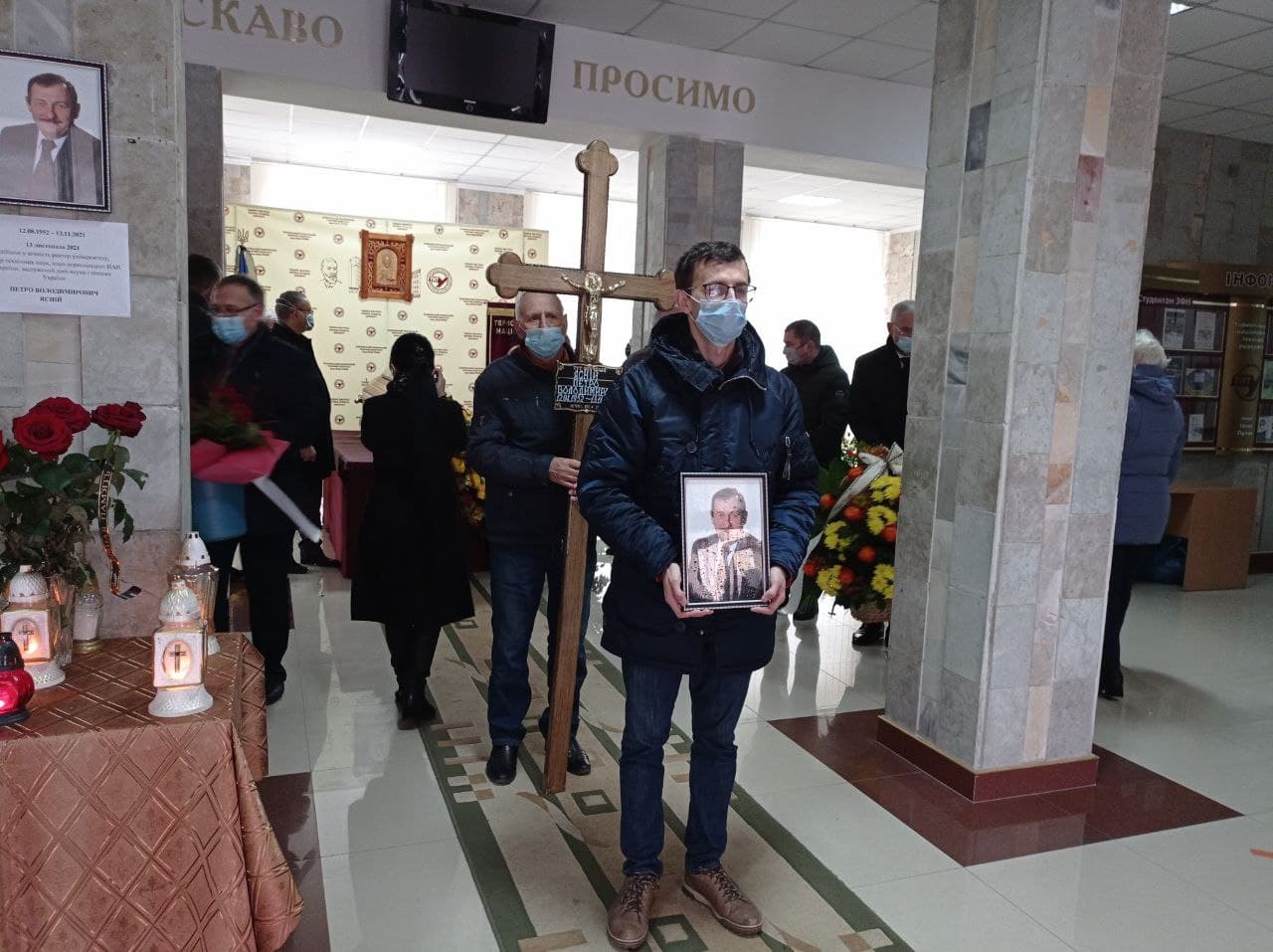 Новини Тернополя - фото з У Тернополі в останню путь проводжали ректора Петра Яснія (ФОТО)