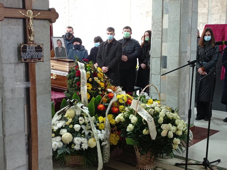 Новини Тернополя - фото з У Тернополі в останню путь проводжали ректора Петра Яснія (ФОТО)