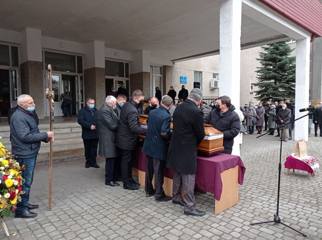 Новини Тернополя - фото з У Тернополі в останню путь проводжали ректора Петра Яснія (ФОТО)