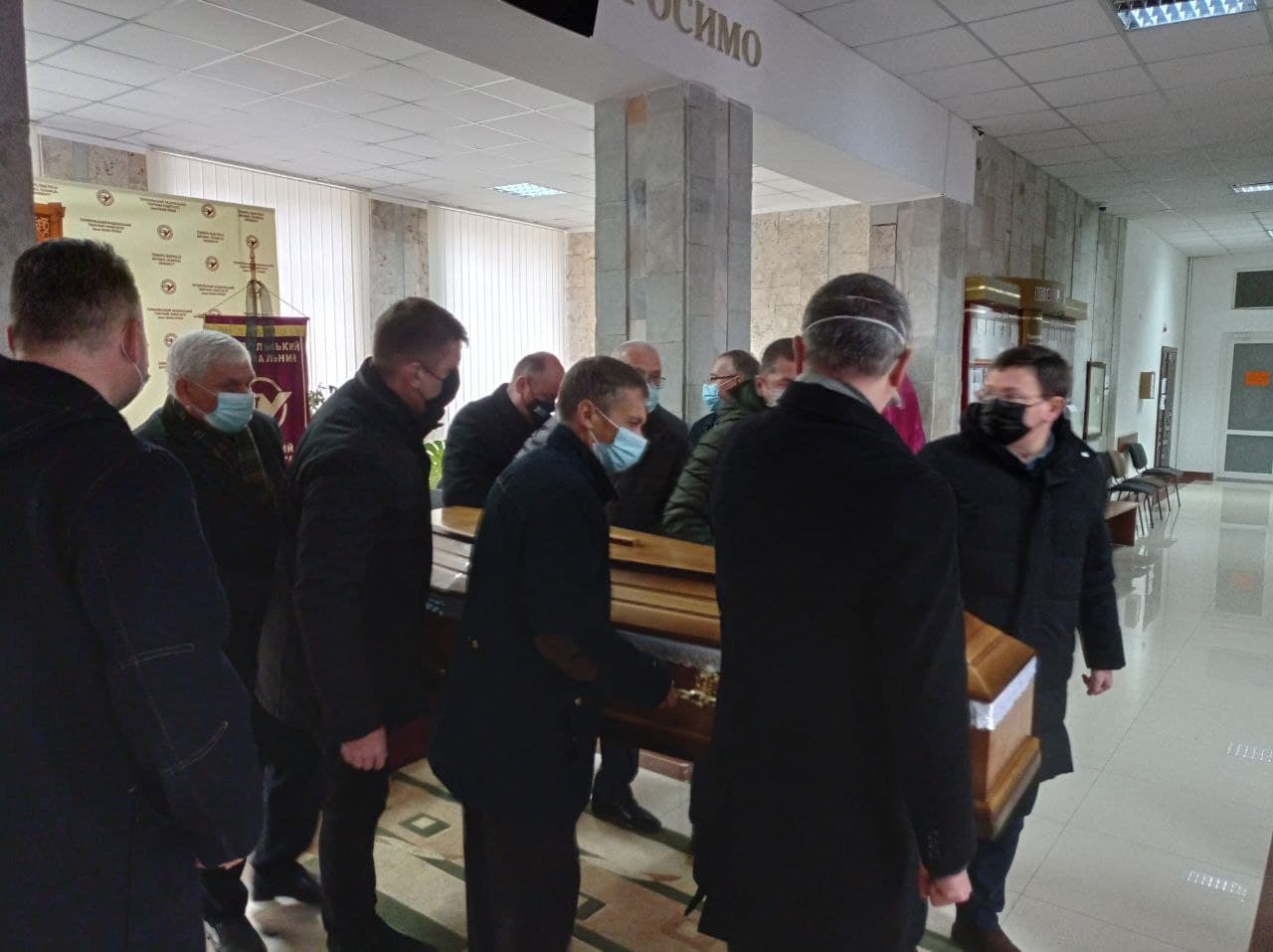 Новини Тернополя - фото з У Тернополі в останню путь проводжали ректора Петра Яснія (ФОТО)