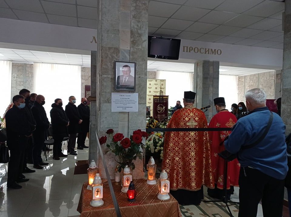 Новини Тернополя - фото з У Тернополі в останню путь проводжали ректора Петра Яснія (ФОТО)