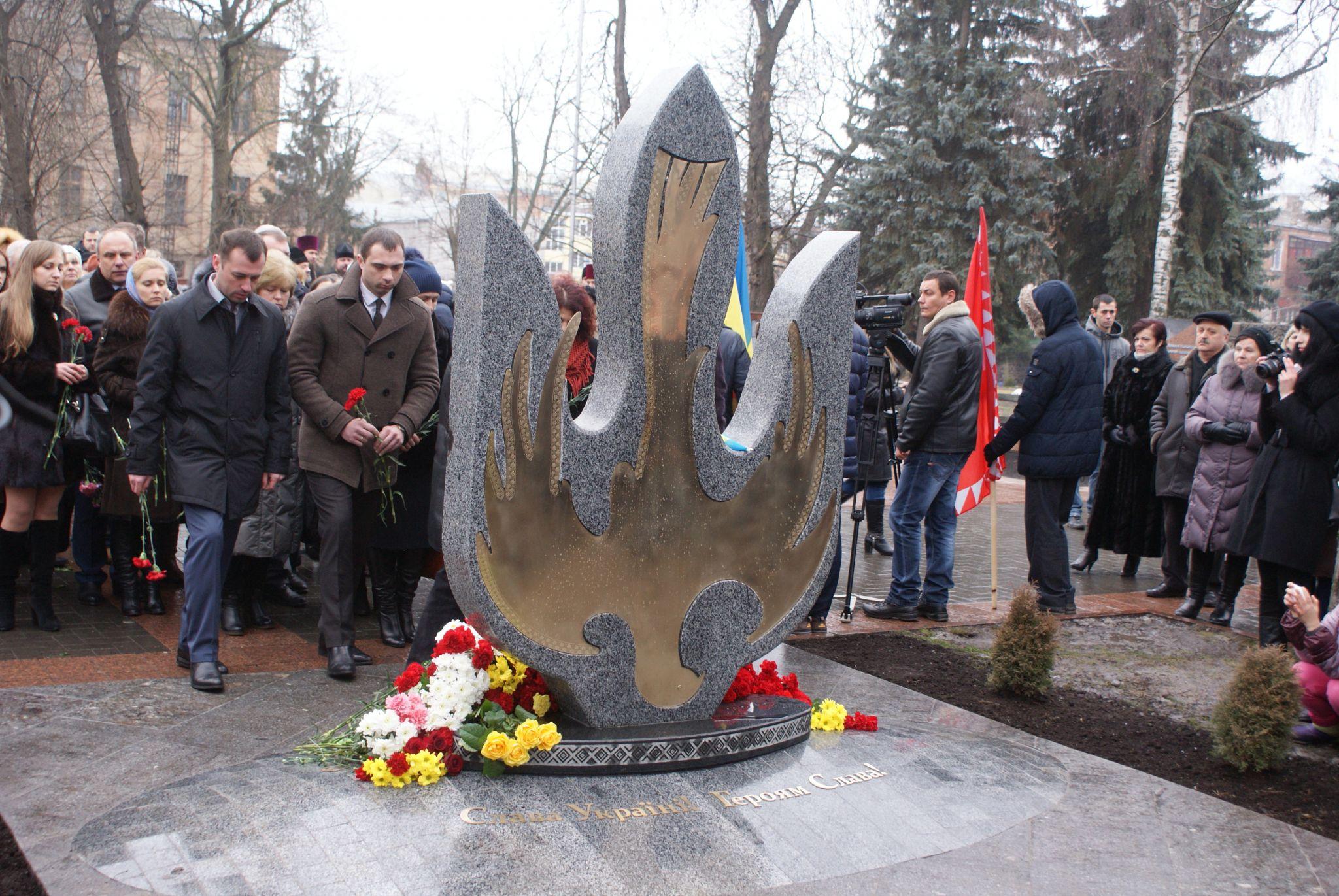 Новини Вінниці - фото з «Птах не падає — летить!». Чому пам’ятний знак  Героям Небесної сотні і АТО доручили створити студенту?
