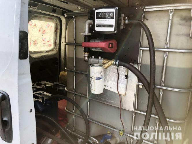 Новини Вінниці - фото з У Ладижині викрили підпільну мобільну АЗС, яка розмістилася в мікроавтобусі