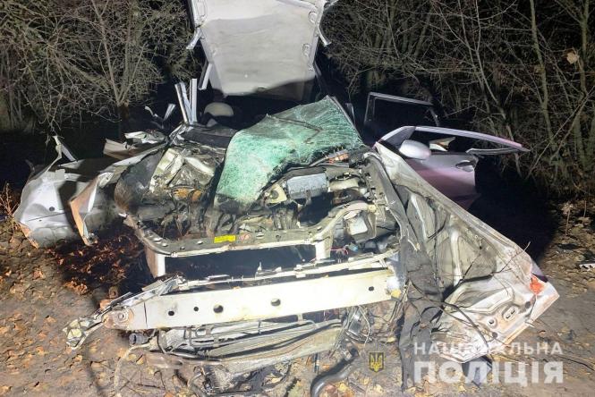 Новини Вінниці - фото з Розтрощене авто та троє потерпілих. У Вінницькому районі 16-річний на Ford в'їхав у дерево