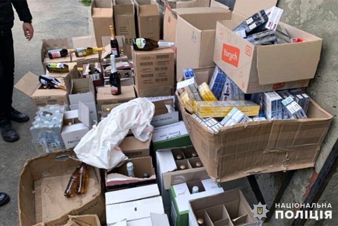 Новини Хмельницького - фото з Викрили підприємців, які торгували фальсифікованим алкоголем і сигаретами