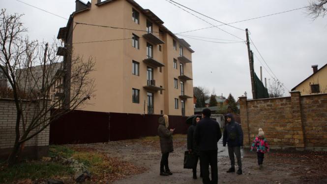 «Ані грошей, ні квартир». Люди придбали житло в новобудові на Гонти, яку збираються зносити