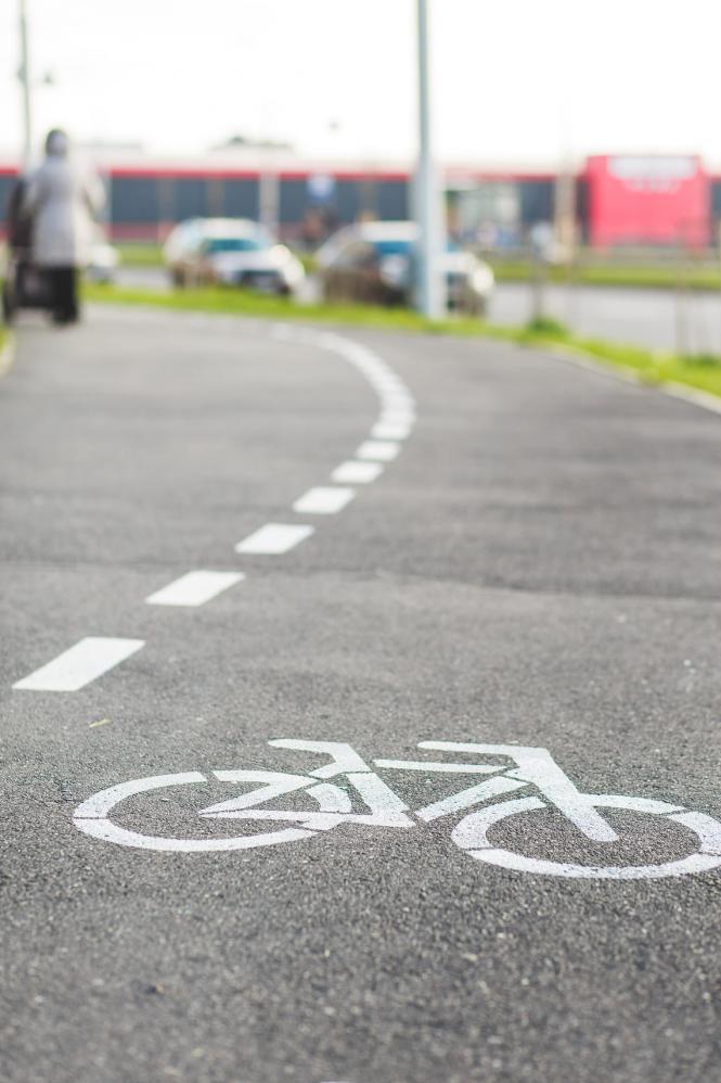 Новини Вінниці - фото з У Вінниці облаштували майже 10 кілометрів велосипедних доріжок та смуг На зображенні може бути: 1 особа, вулиця та дорога