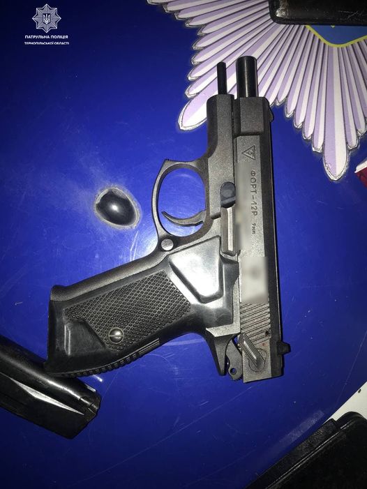 Новини Тернополя - фото з На Новому Світі чоловік стріляв зі зброї Немає опису світлини.