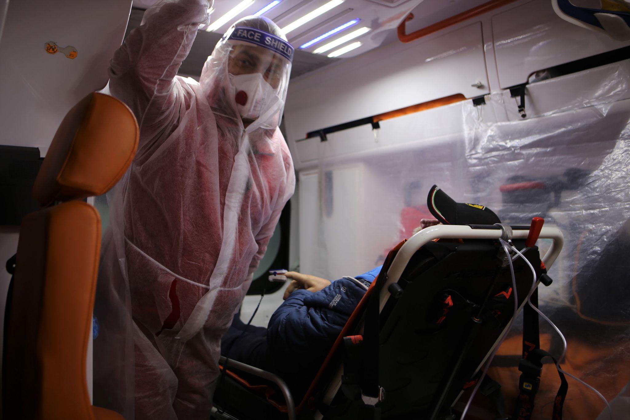 Новини Вінниці - фото з «Я задихаюся чотири дні». Журналіст 20minut.ua провів день з ковідною бригадою «швидкої»