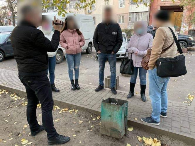 Новини Хмельницького - фото з Вимагала у прокурора 40 тисяч доларів. Жительку Хмельниччини затримали на шахрайстві