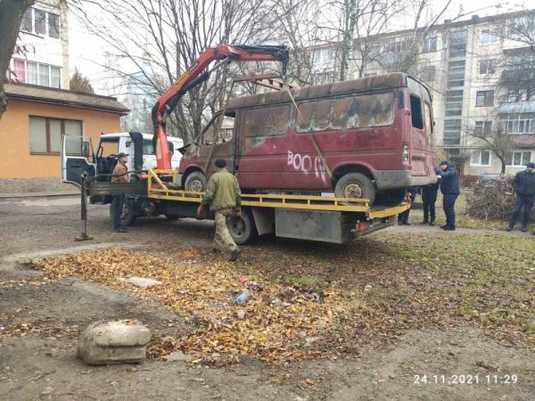 Новини Тернополя - фото з У Тернополі евакуювали на арештмайданчик два покинутих авто