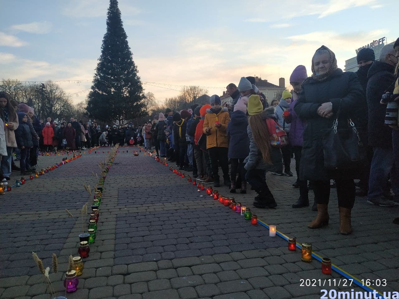 Новини Тернополя - фото з Тернополяни долучилися до Всеукраїнської акції "Запали свічку" пам'яті жертв Голодоморів