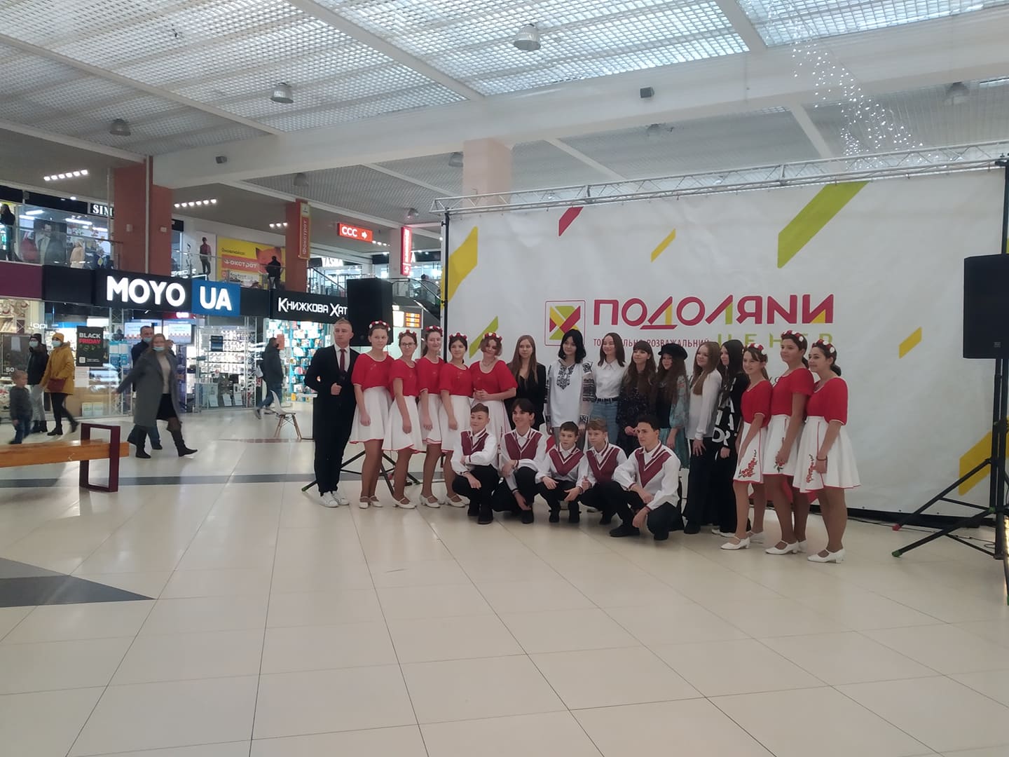 Новини Тернополя - фото з Стали Святими Миколаями для дівчинки: як Тернопіль підтримує маленьку Юліанку, в якої рак крові Немає опису.