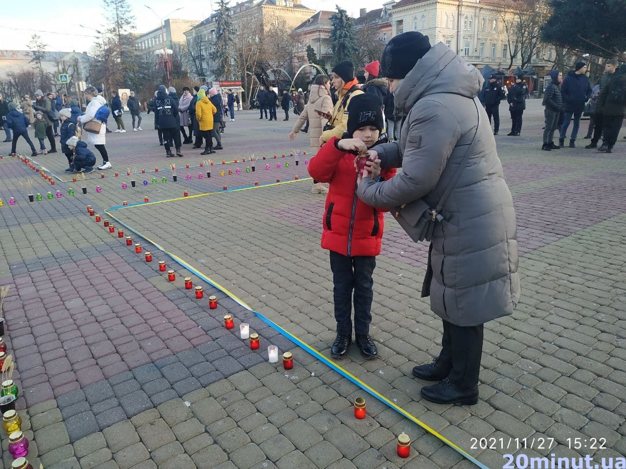 Новини Тернополя - фото з Тернополяни долучилися до Всеукраїнської акції "Запали свічку" пам'яті жертв Голодоморів