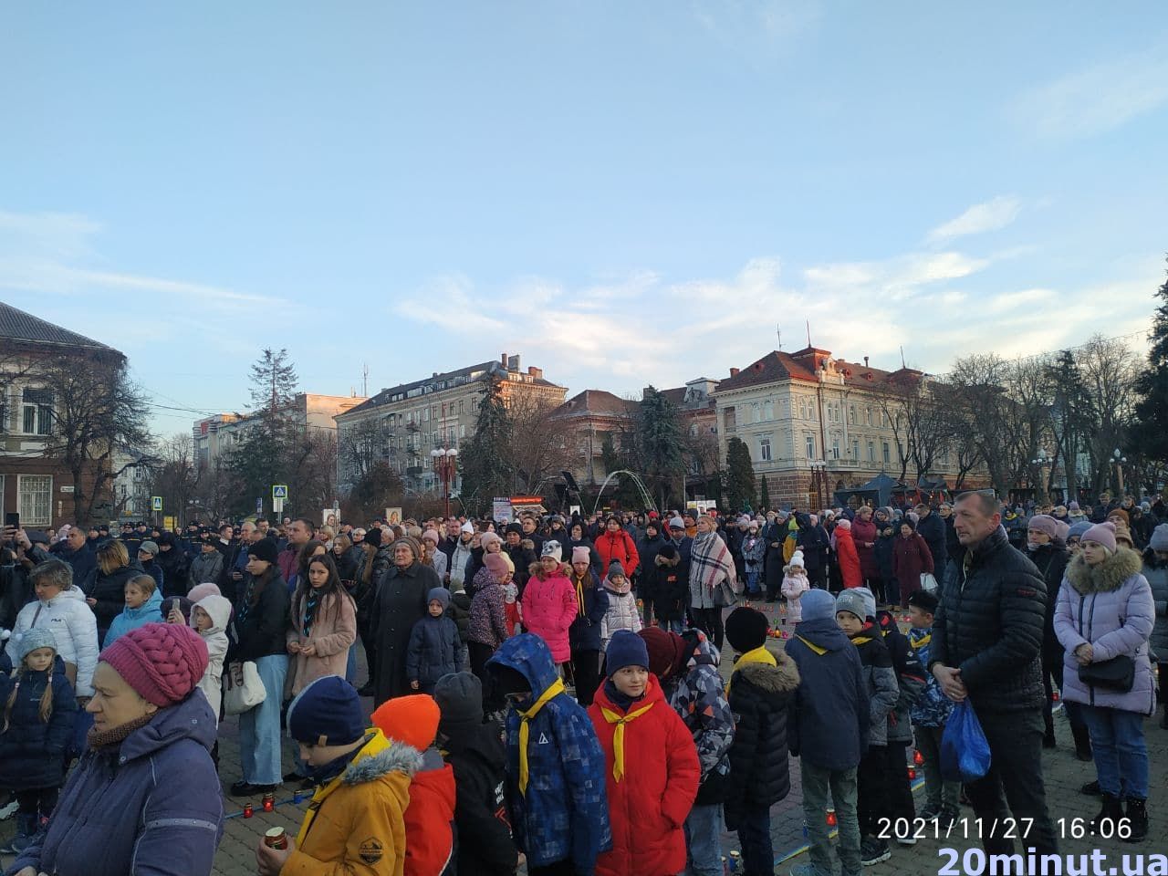 Новини Тернополя - фото з Тернополяни долучилися до Всеукраїнської акції "Запали свічку" пам'яті жертв Голодоморів