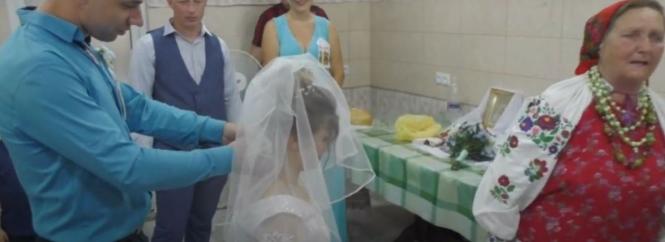 Новини Вінниці - фото з ДТП з поліцією, Вінниця в Instagram та інше важливе за 28 листопада на 20minut.ua «Що це за молода, що не хоче сісти на стільця?».  Ще одну традицію додали до культурної спадщини