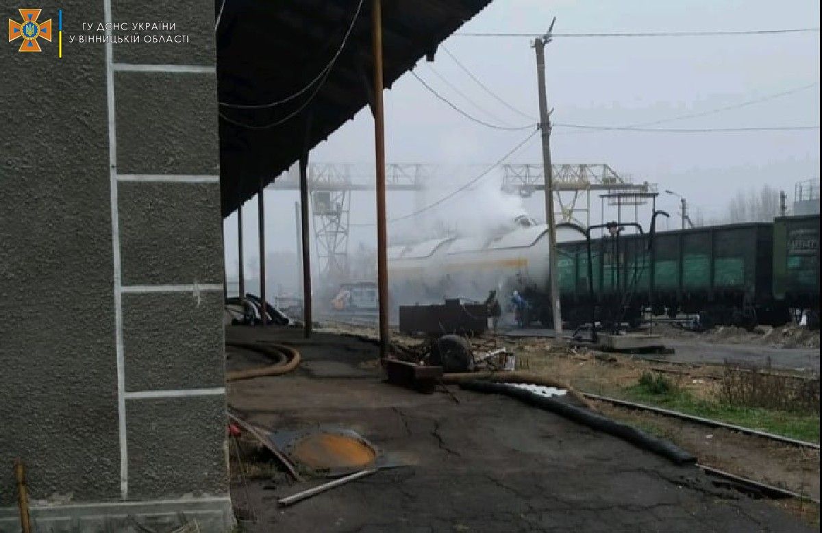 Новини Вінниці - фото з «Нас тут душать!». У Немирові стався витік аміаку із залізничної цистерни