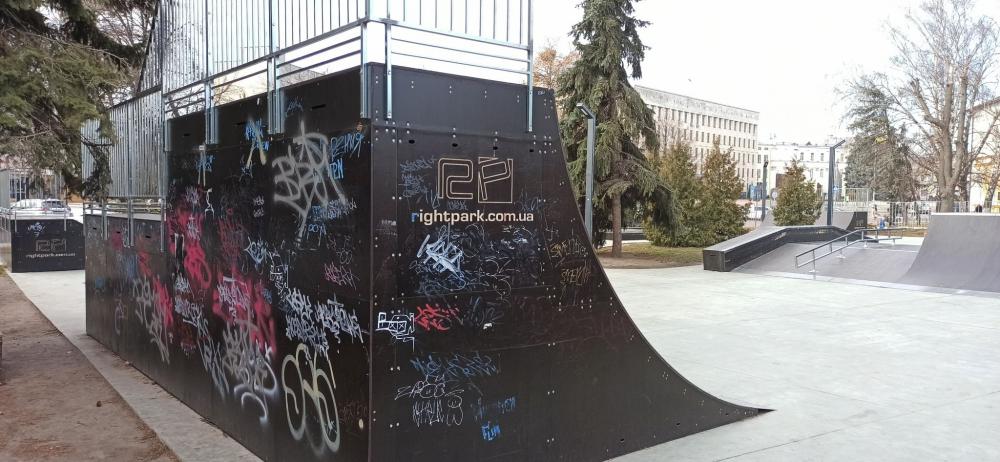 Новини Житомира - фото з Скейт-парк на Новому бульварі вже потребує ремонту