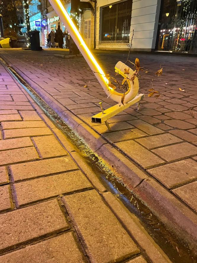 Новини Хмельницького - фото з У центрі Хмельницького пошкодили різдвяні інсталяції