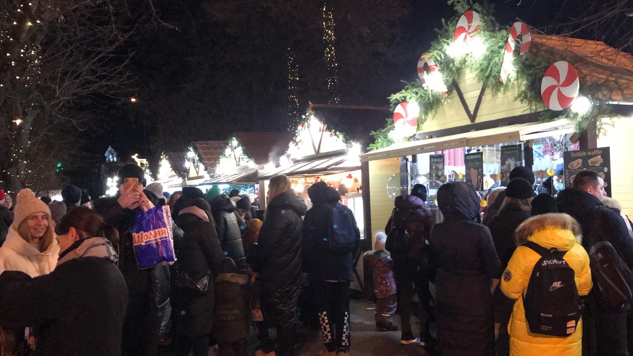 Новини Хмельницького - фото з Репортаж з Проскурівської, де запрацював різдвяний ярмарок (ВІДЕО) Нет описания.