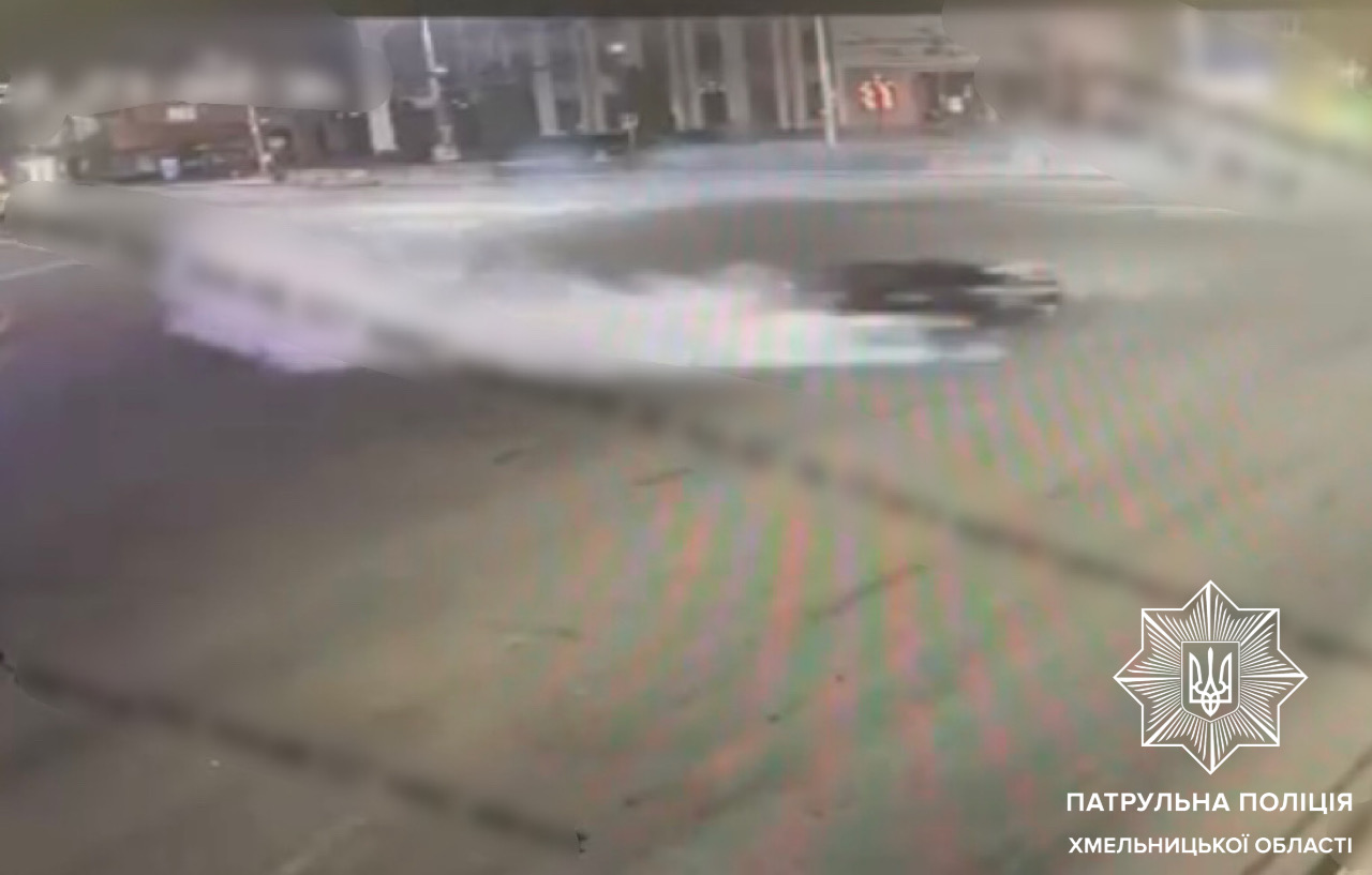 Возможно, это изображение (текст «патрульна полция хмельницькой област»)