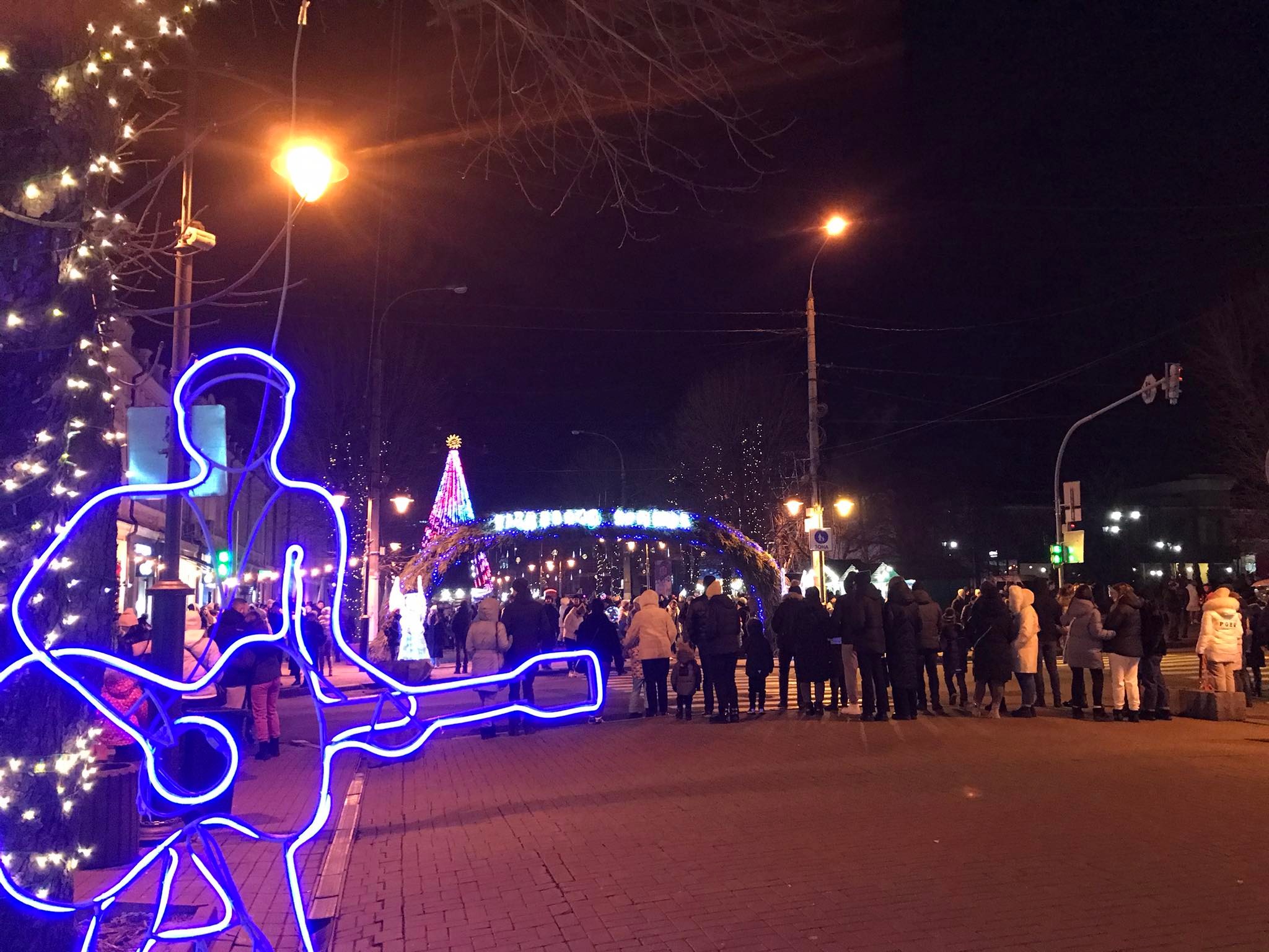 Новини Хмельницького - фото з Репортаж з Проскурівської, де запрацював різдвяний ярмарок (ВІДЕО) Нет описания.