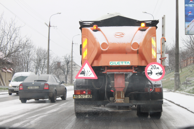 Новини Вінниці - фото з «Скло» на дорозі — 62 вінничанина впали та отримали травми. Що кажуть у мерії?