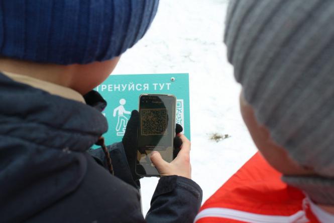 Новини Хмельницького - фото з QR-коди і віртуальний тренер. На Хмельниччині відкрили новий “активний парк”