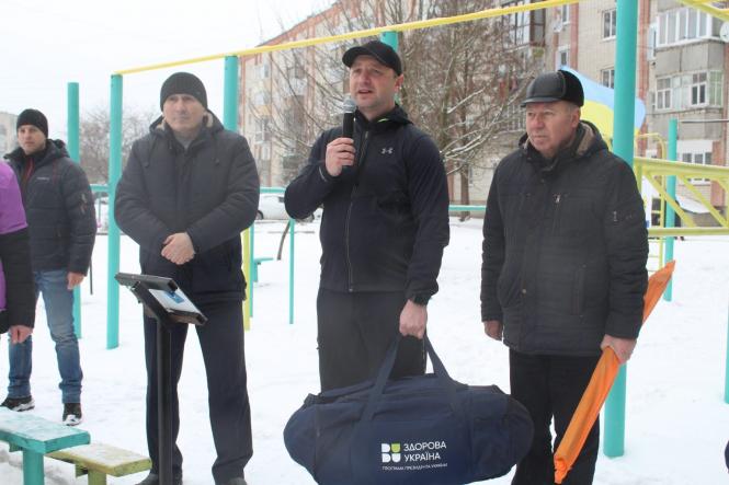 Новини Хмельницького - фото з QR-коди і віртуальний тренер. На Хмельниччині відкрили новий “активний парк”