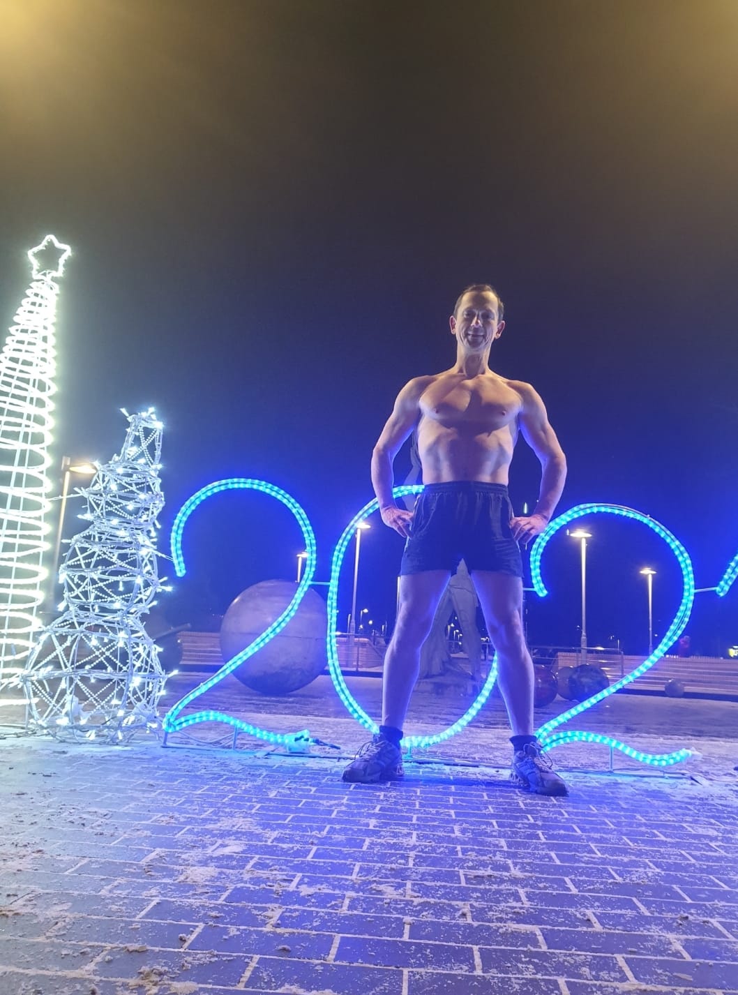 Новини Вінниці - фото з «Крижана людина» вже третю зиму ходить без верхнього одягу. За цей час Андрій Козак не хворів