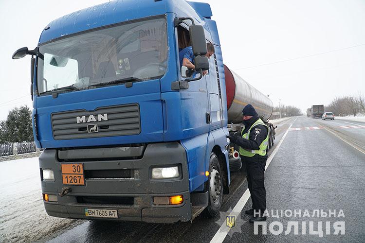Новини Тернополя - фото з Поліцейські на дорогах перевіряють технічний стан транспортних засобів. Кого стосується?