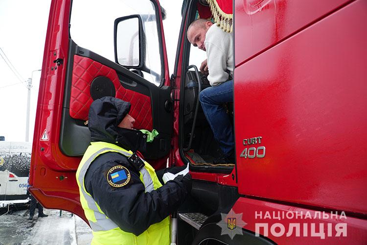 Новини Тернополя - фото з Поліцейські на дорогах перевіряють технічний стан транспортних засобів. Кого стосується?