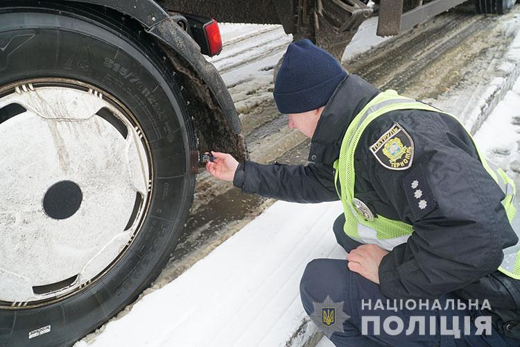 Новини Тернополя - фото з Поліцейські на дорогах перевіряють технічний стан транспортних засобів. Кого стосується?