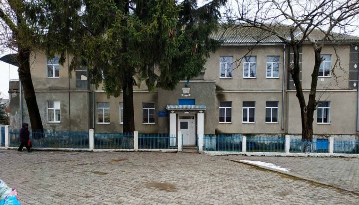 Новини Тернополя - фото з Дітей посеред року виселяють зі школи. Хтось кинув оком на приміщення в центрі міста?