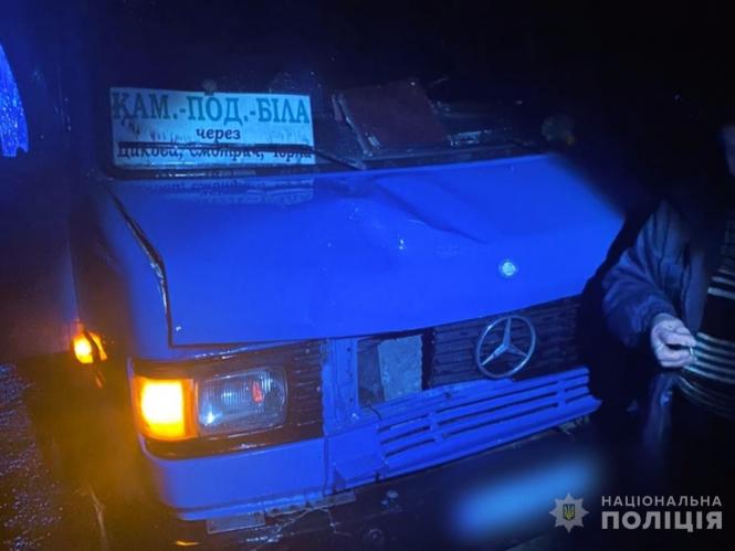 Новини Хмельницького - фото з На Хмельниччині водій рейсового автобуса збив пішохода. Чоловік помер на місці